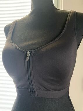 Victoria's Secret  Front Close Sports Bra in Black